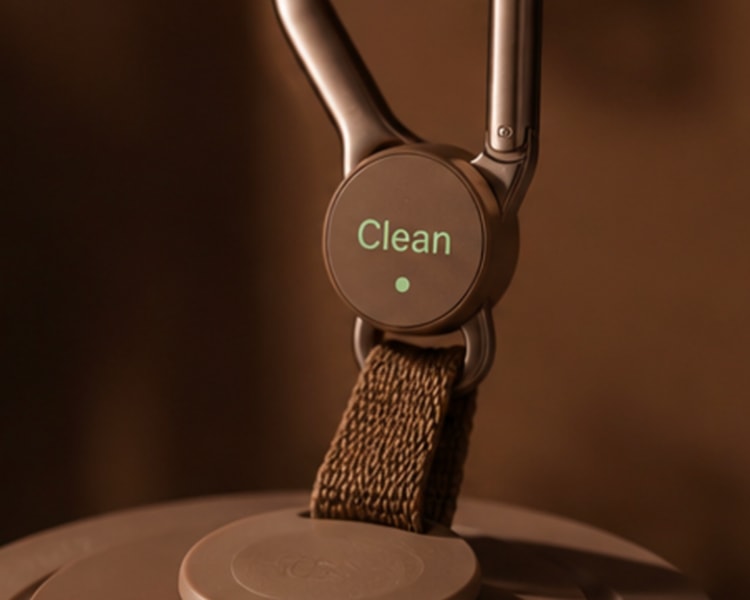 Reminder tag reading “Clean” clipped to the cup's strap.