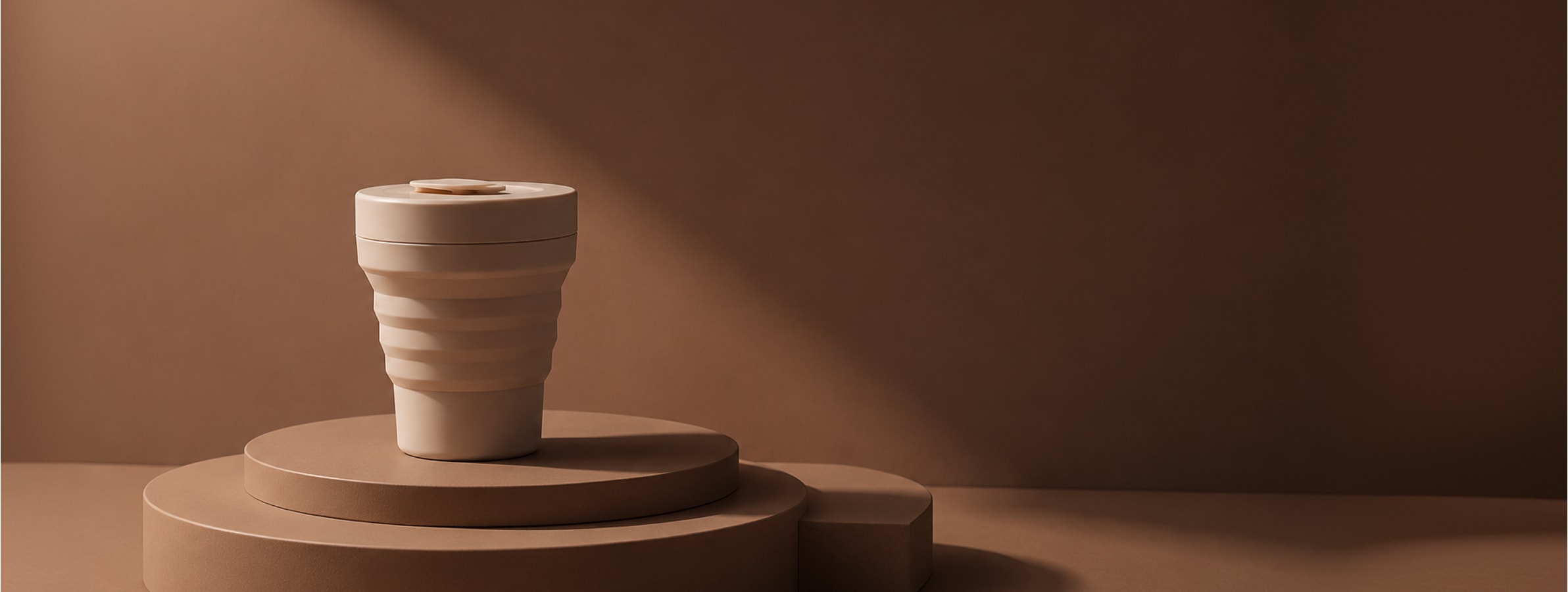 Loop collapsible cup on a tiered display
